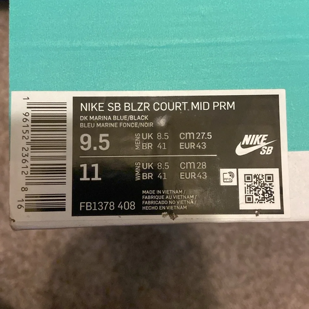 Nike Blazers - Picture 6 of 7